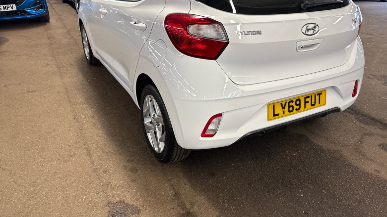 Hyundai i10 1.0 MPi SE Connect 5dr Petrol Hatchback